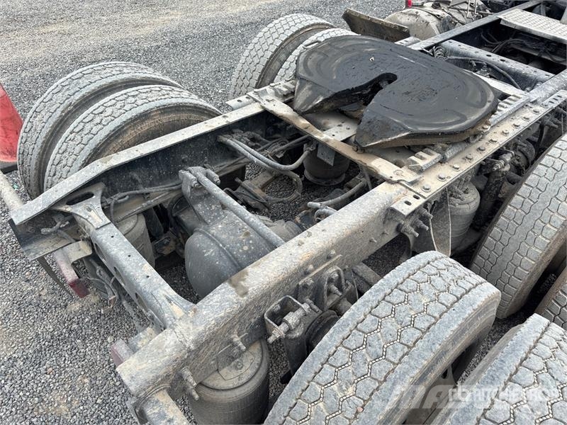 International Prosstar 6x4 T/A Day Cab Truck Tractor Vlačilci