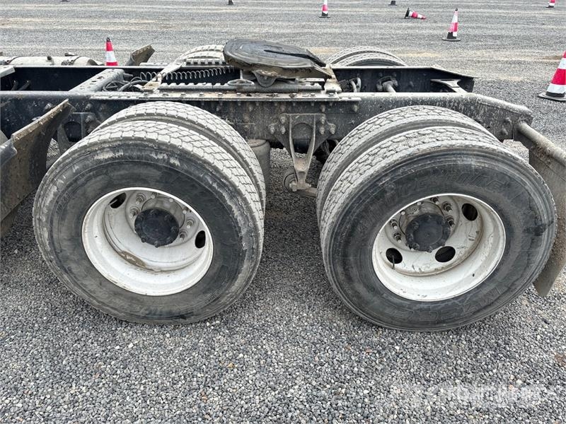 International Prosstar 6x4 T/A Day Cab Truck Tractor Vlačilci