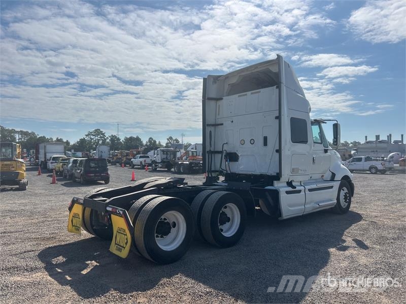 International Prostar+ 122 6x4 T/A Sleeper Truck Tractor Vlačilci