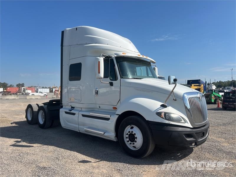 International Prostar+ 122 6x4 T/A Sleeper Truck Tractor Vlačilci