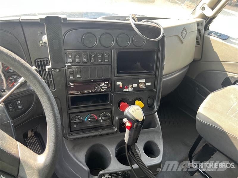 International ProStar+ 6x4 T/A Sleeper Truck Tractor (Inoperable Vlačilci