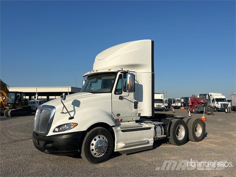 International Prostar 6x4 T/A Day Cab Truck Tractor Vlačilci