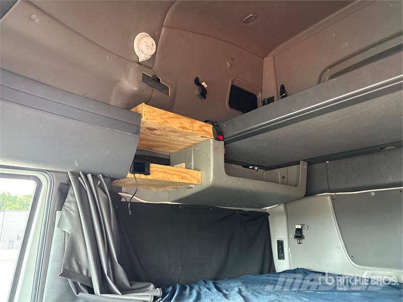 International ProStar 6x4 T/A Sleeper Truck Tractor Τράκτορες