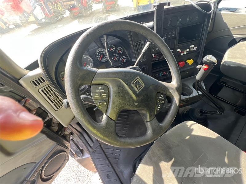 International ProStar+ 6x4 T/A Sleeper Truck Tractor (Inoperable Vlačilci
