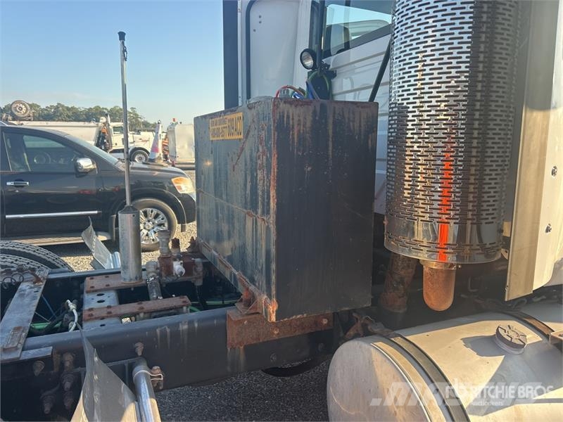International Prostar 6x4 T/A Day Cab Truck Tractor (Inoperable) Sattelzugmaschinen