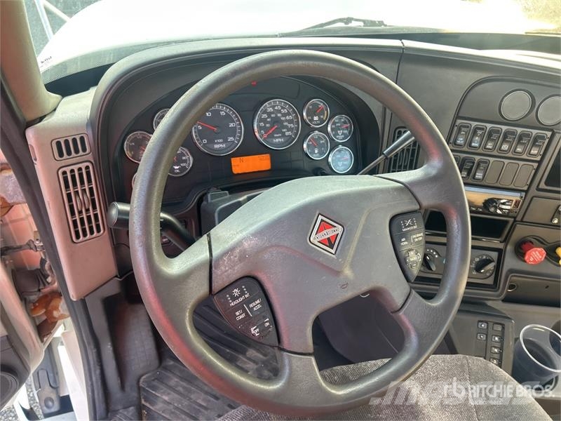 International Prostar 6x4 T/A Day Cab Truck Tractor Vlačilci