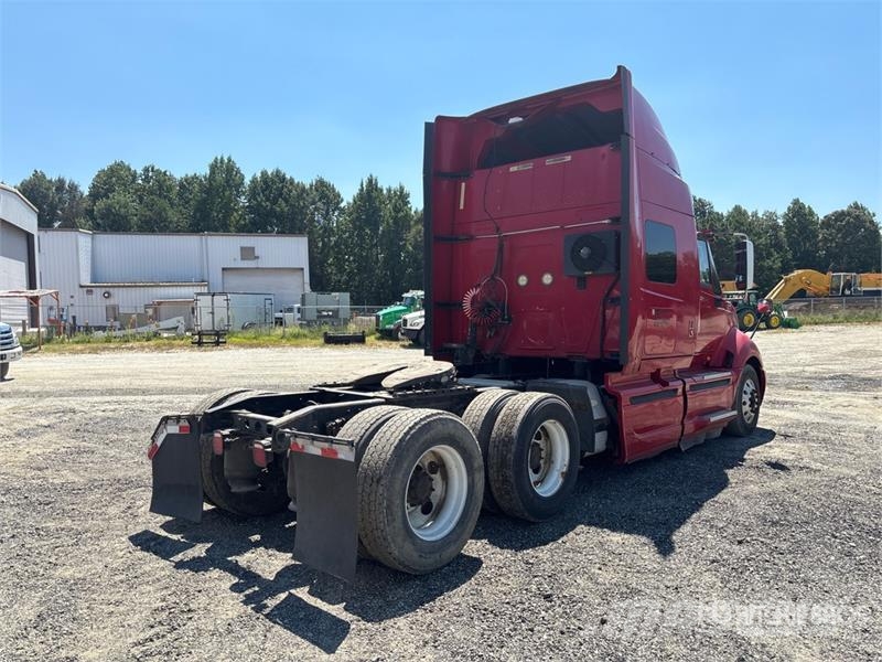 International Prostar+122 6x4 T/A Sleeper Truck Tractor Trekkvogner