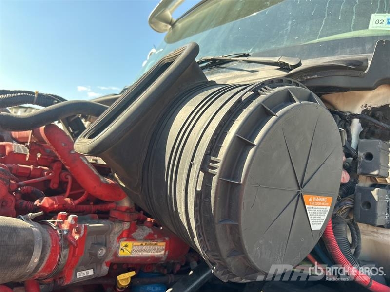 International Prostar+ 122 6x4 T/A Sleeper Truck Tractor Vlačilci