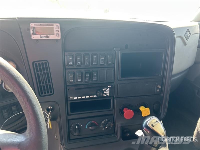 International Prostar+ 122 6x4 T/A Sleeper Truck Tractor Vlačilci