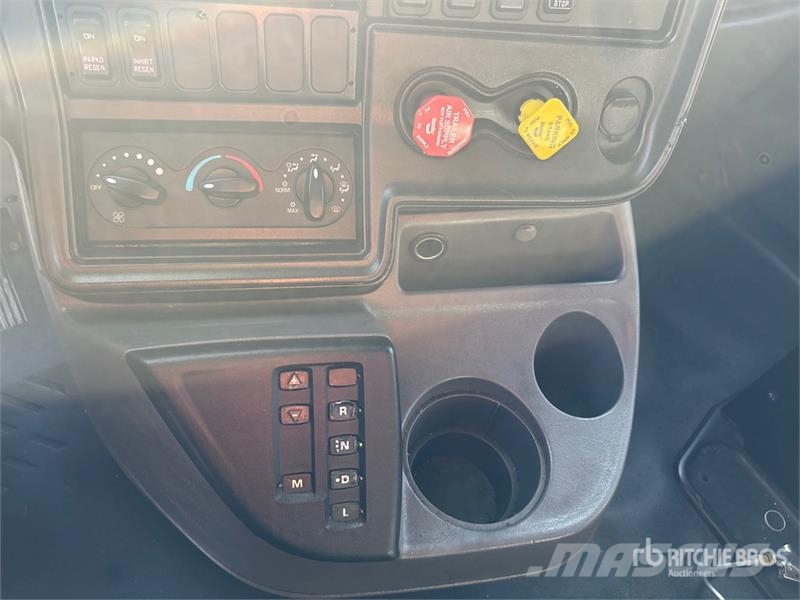 International Prostar 6x4 T/A Sleeper Truck Tractor Trekkvogner