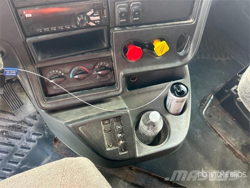 International ProStar+ 122 6x4 T/A Sleeper Truck Tractor Traktorske jedinice
