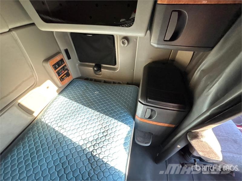 International ProStar 6x4 T/A Sleeper Truck Tractor Trekkvogner