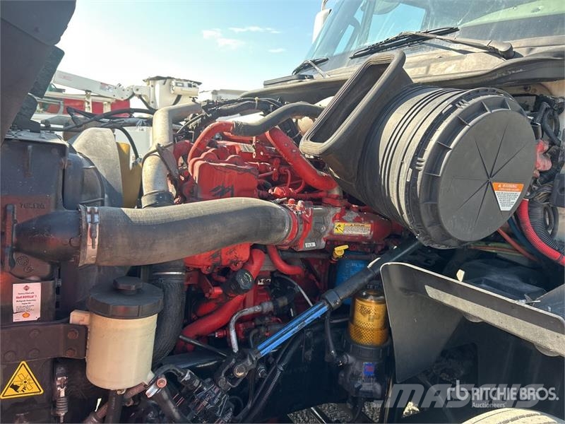 International Prostar+ 122 6x4 T/A Sleeper Truck Tractor Vlačilci
