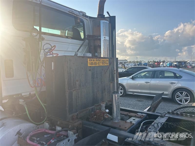 International Prostar 6x4 T/A Day Cab Truck Tractor (Inoperable) Sattelzugmaschinen