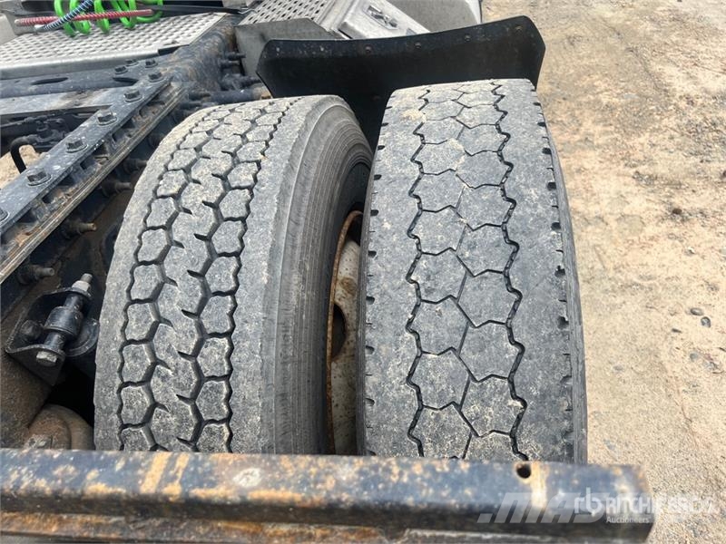 International ProStar+ 6x4 T/A Sleeper Truck Tractor (Inoperable Vlačilci