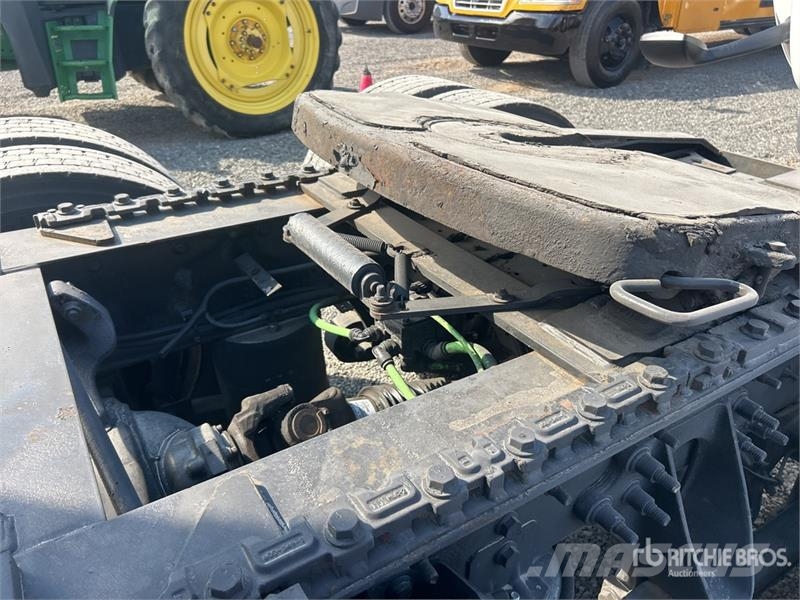 International Prostar+ 122 6x4 T/A Sleeper Truck Tractor Vlačilci