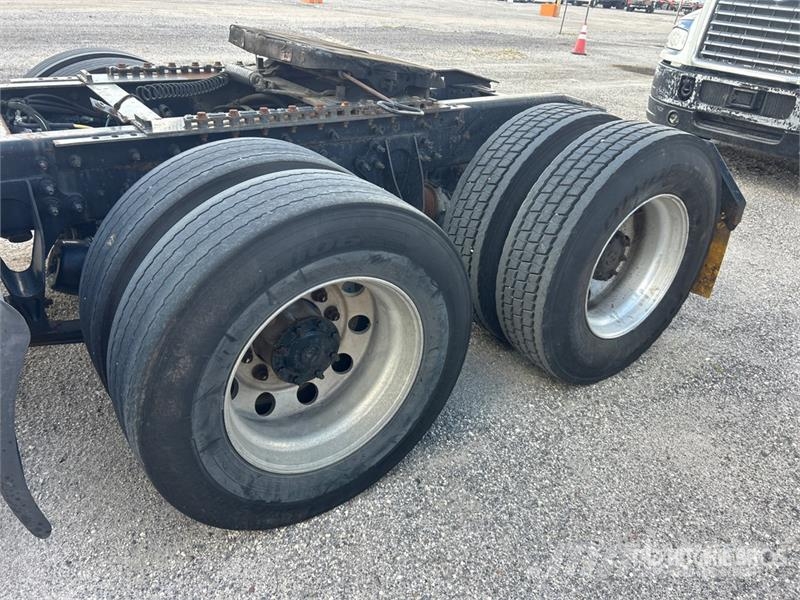 International ProStar+ 122 6x4 T/A Sleeper Truck Tractor Traktorske jedinice