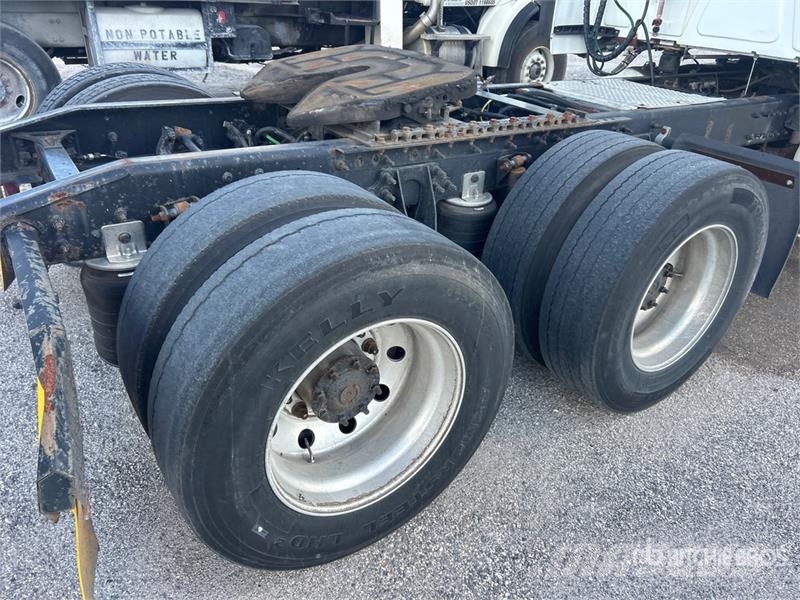 International ProStar+ 122 6x4 T/A Sleeper Truck Tractor Traktorske jedinice