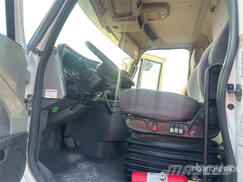International Prostar 6x4 T/A Day Cab Truck Tractor Vlačilci