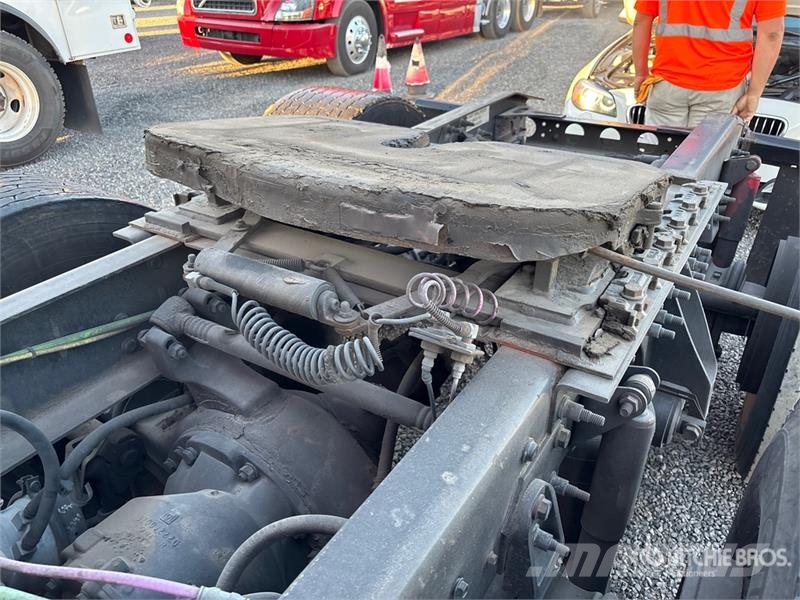 International ProStar 6x4 T/A Sleeper Truck Tractor Trekkvogner
