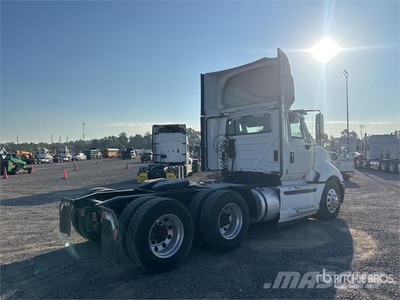 International Prostar 6x4 T/A Day Cab Truck Tractor Vlačilci