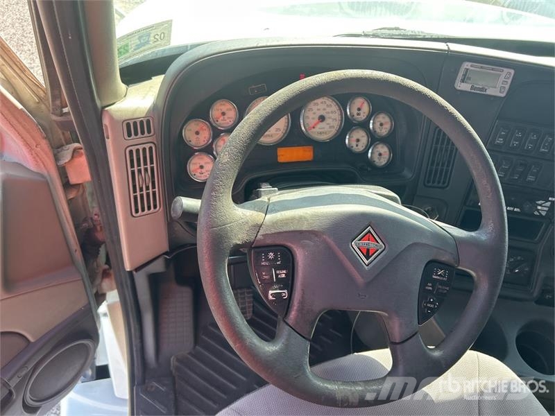 International Prostar+ 122 6x4 T/A Sleeper Truck Tractor Vlačilci