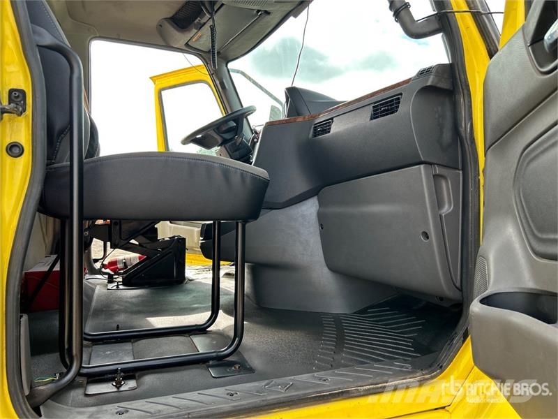 International RH613 6x4 T/A Day Cab Truck Tractor Ťahače