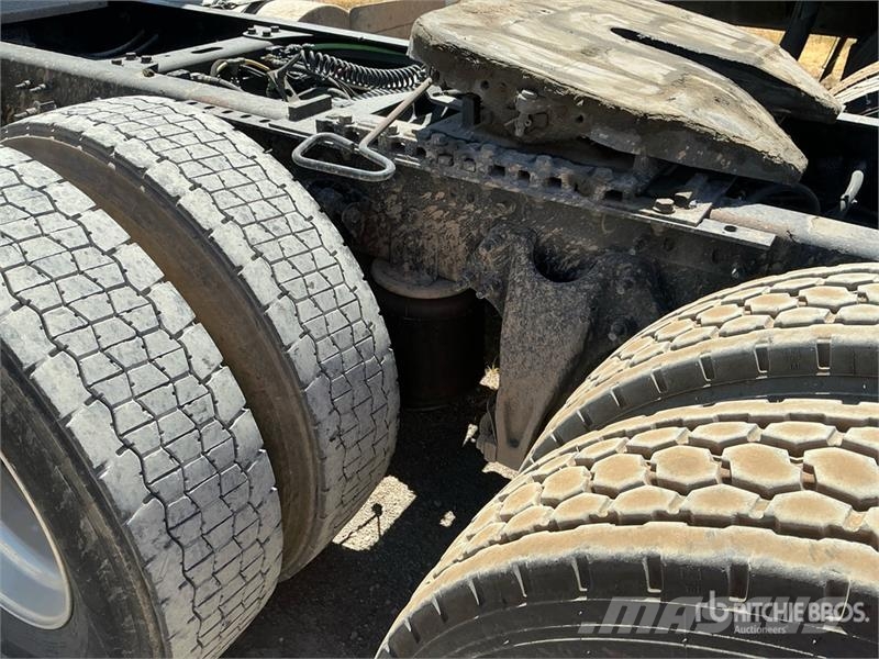 International RH613 6x4 T/A Day Cab Truck Tractor Тягачі