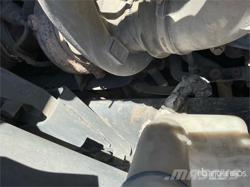 International RH613 6x4 T/A Day Cab Truck Tractor Тягачі