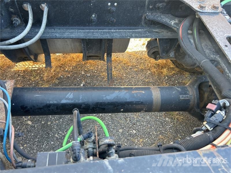 International RH613 6x4 T/A Day Cab Truck Tractor Тягачі