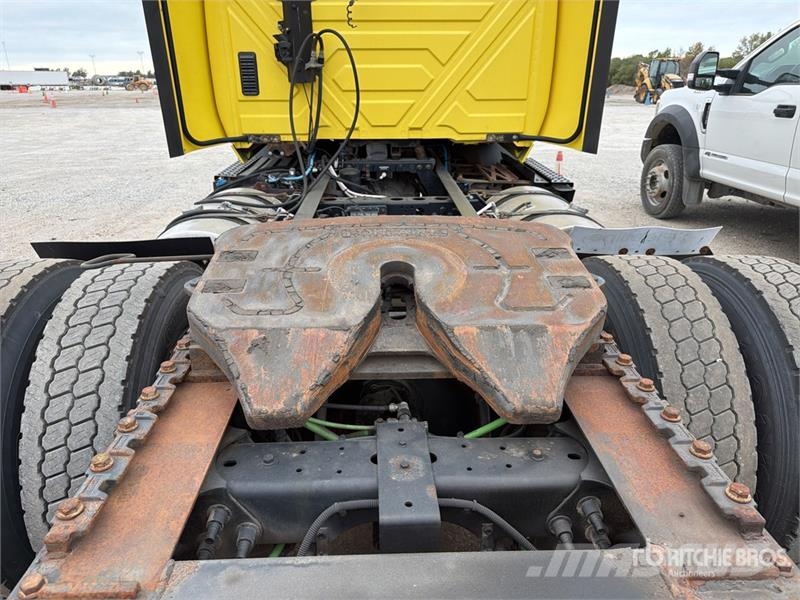 International RH613 6x4 T/A Day Cab Truck Tractor Τράκτορες