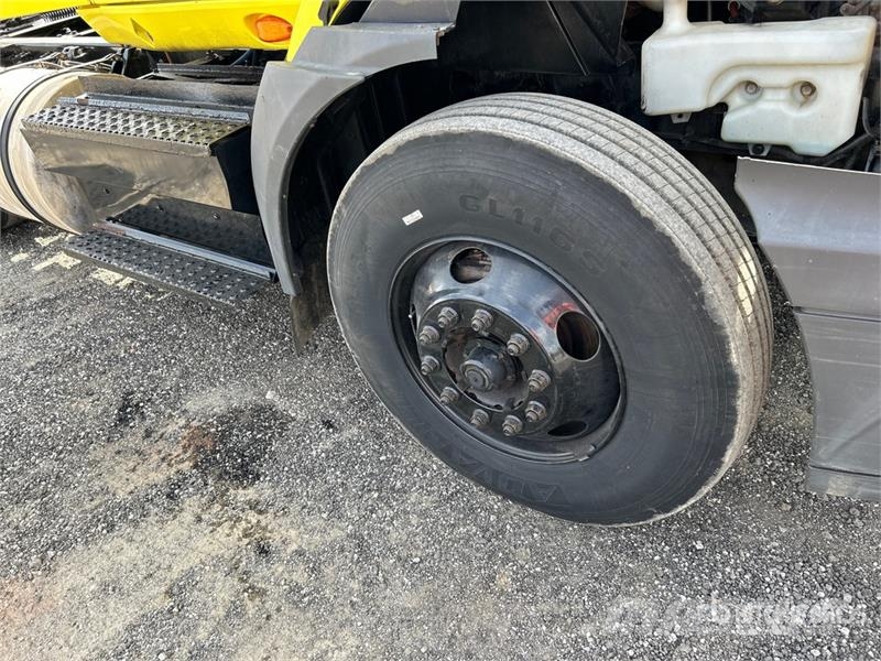 International RH613 6x4 T/A Day Cab Truck Tractor Ťahače