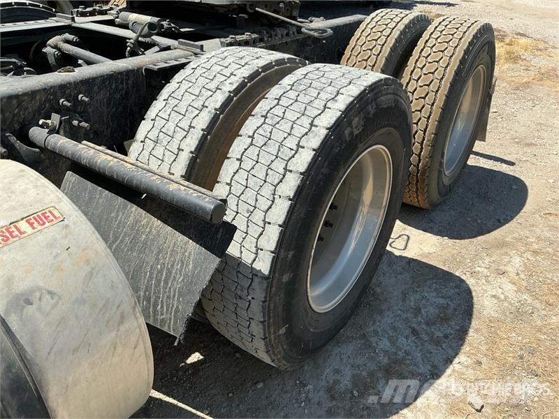 International RH613 6x4 T/A Day Cab Truck Tractor Тягачі