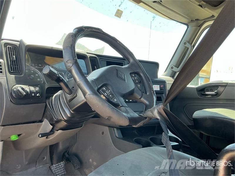 International RH613 6x4 T/A Day Cab Truck Tractor Тягачі