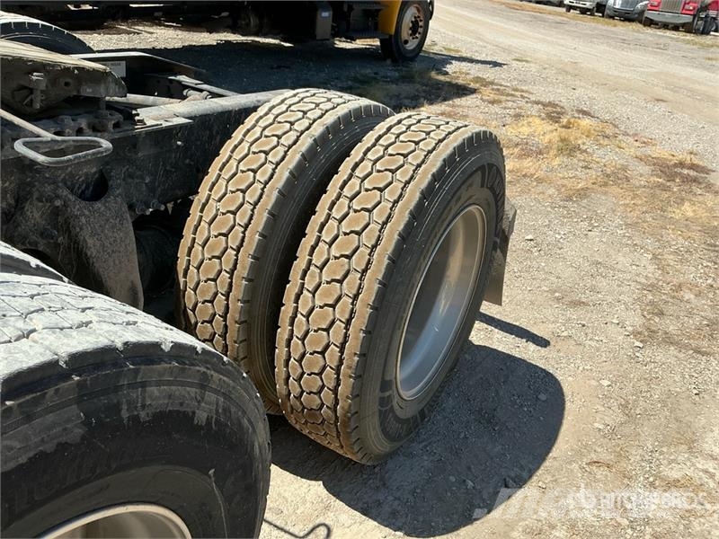 International RH613 6x4 T/A Day Cab Truck Tractor Тягачі