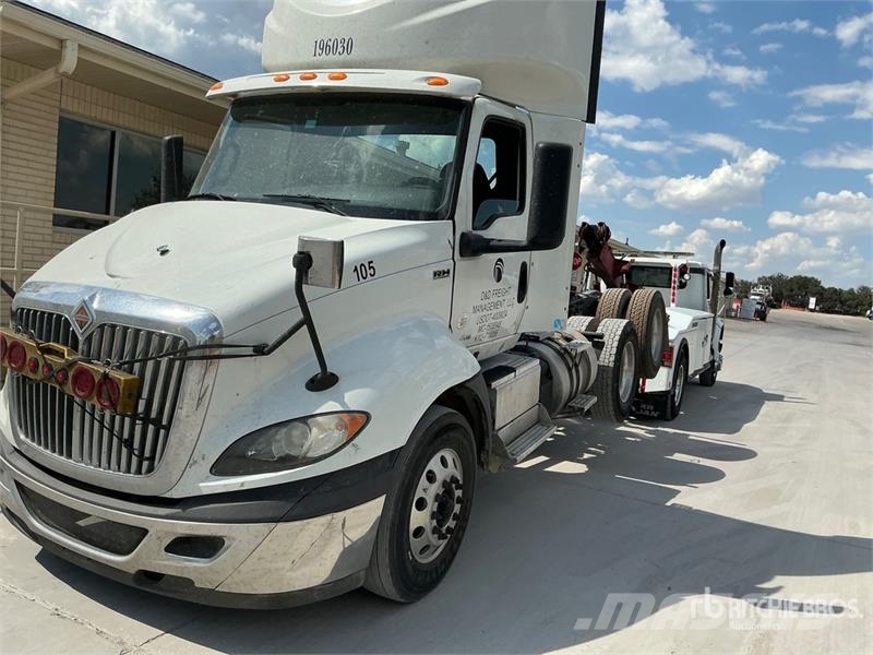 International RH613 6x4 T/A Day Cab Truck Tractor Тягачі