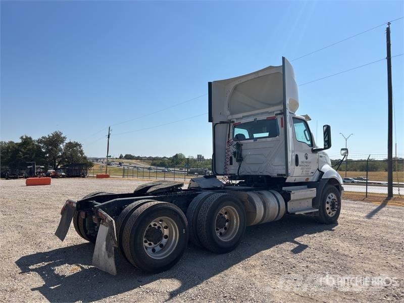 International RH613 6x4 T/A Day Cab Truck Tractor Тягачі