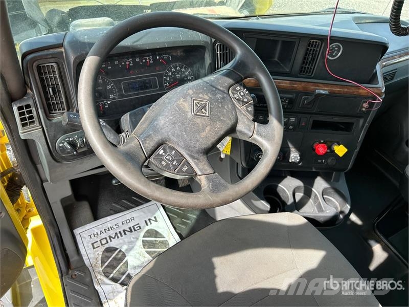 International RH613 6x4 T/A Day Cab Truck Tractor Ťahače