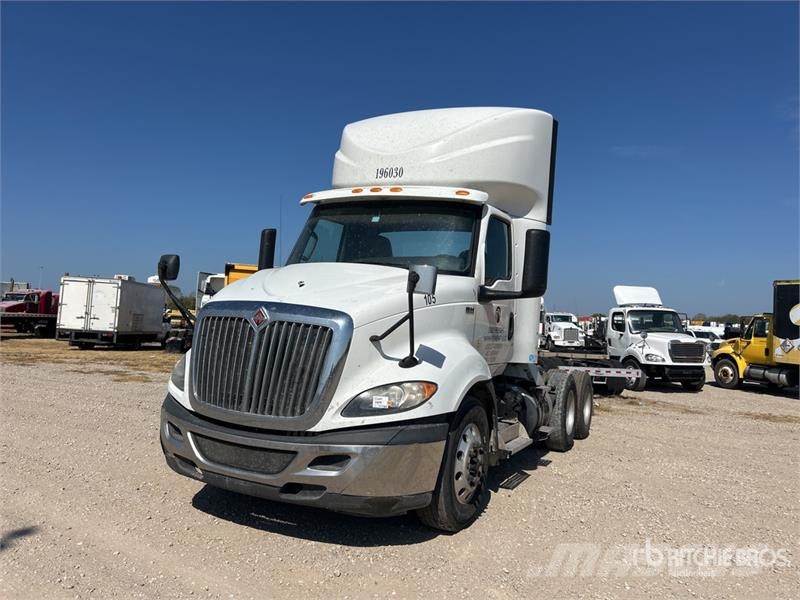 International RH613 6x4 T/A Day Cab Truck Tractor Тягачі