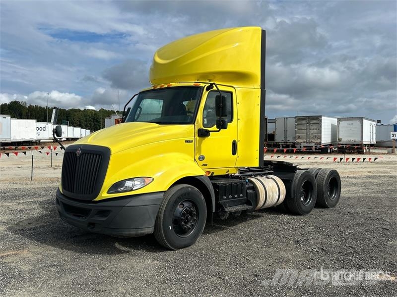 International RH613 6x4 T/A Day Cab Truck Tractor Ťahače