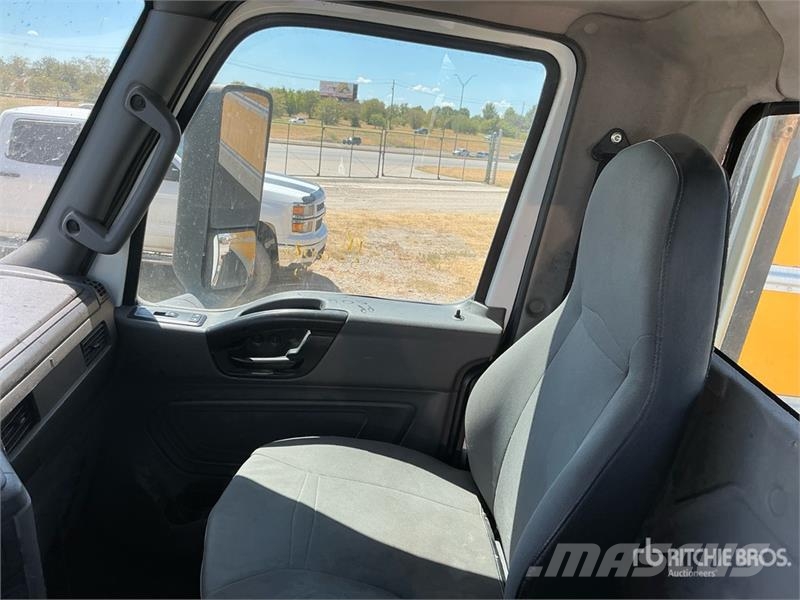 International RH613 6x4 T/A Day Cab Truck Tractor Тягачі