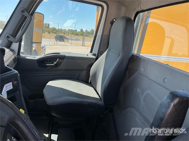 International RH613 6x4 T/A Day Cab Truck Tractor Тягачі