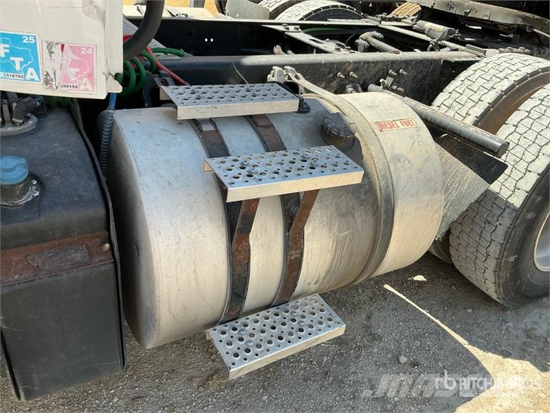 International RH613 6x4 T/A Day Cab Truck Tractor Тягачі