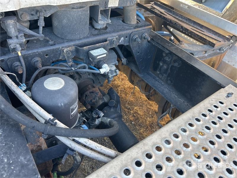 International RH613 6x4 T/A Day Cab Truck Tractor Тягачі