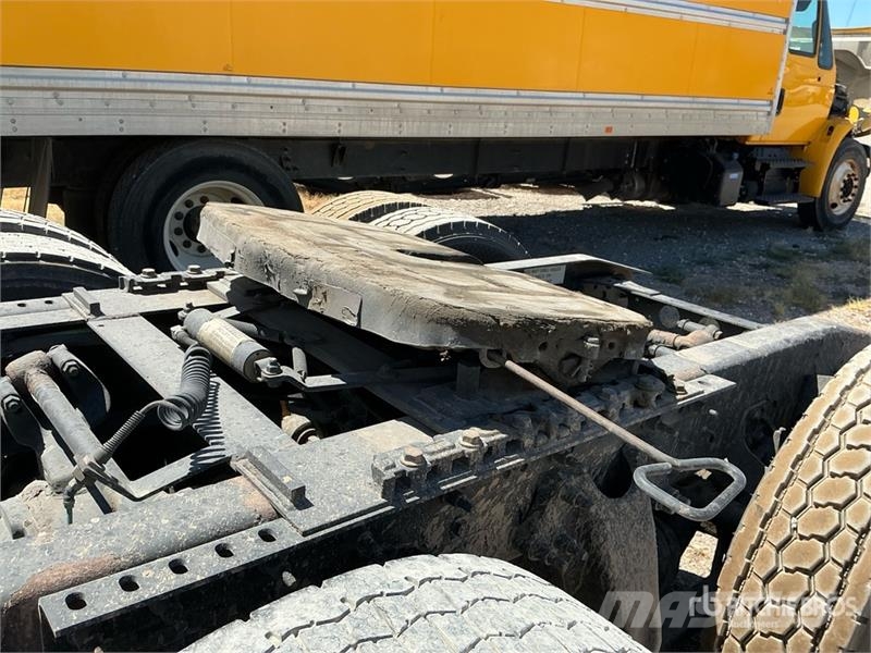 International RH613 6x4 T/A Day Cab Truck Tractor Тягачі