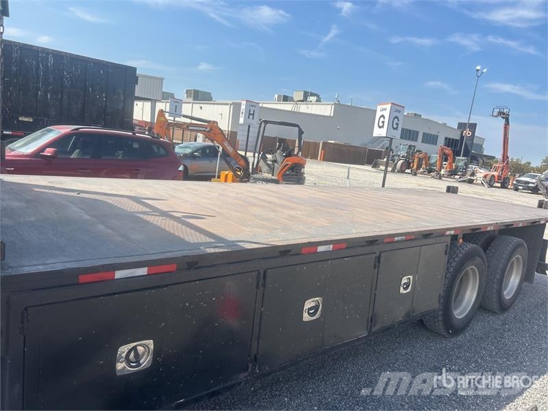 International SF637 6x4 Flatbed Truck Platformas/izkraušana no sāniem