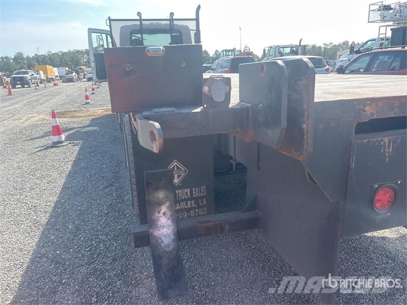 International SF637 6x4 Flatbed Truck Platformas/izkraušana no sāniem