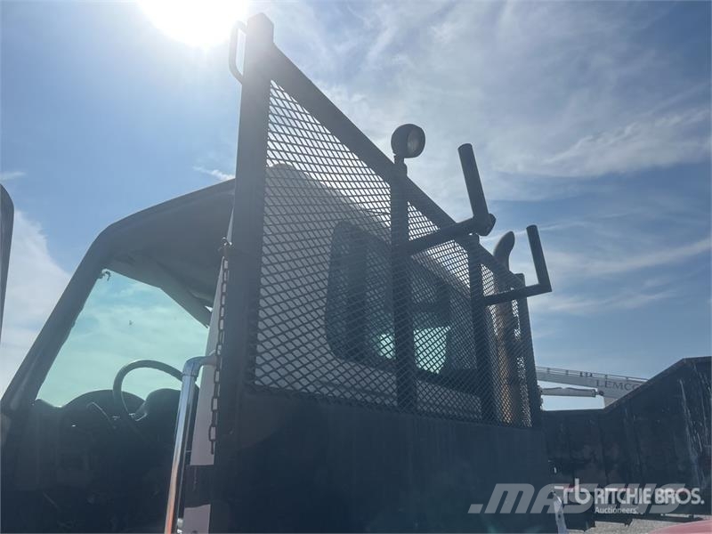 International SF637 6x4 Flatbed Truck Platformas/izkraušana no sāniem