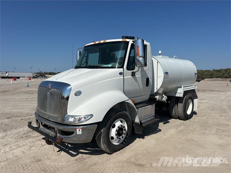 International TranStar 8600 2000 gal 4x2 Water Truck Цистерни за вода