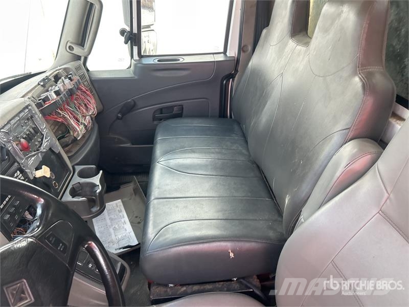 International WorkStar 7400 폐기물 수거 트럭